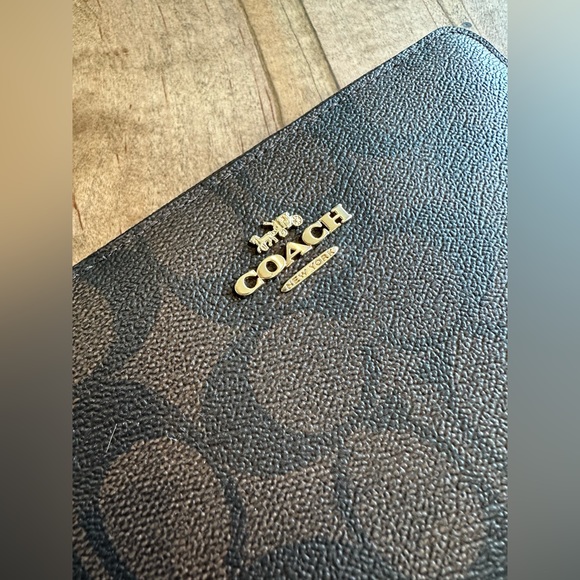 NWT Coach Signature Zip Around Wallet - Picture 2 of 6